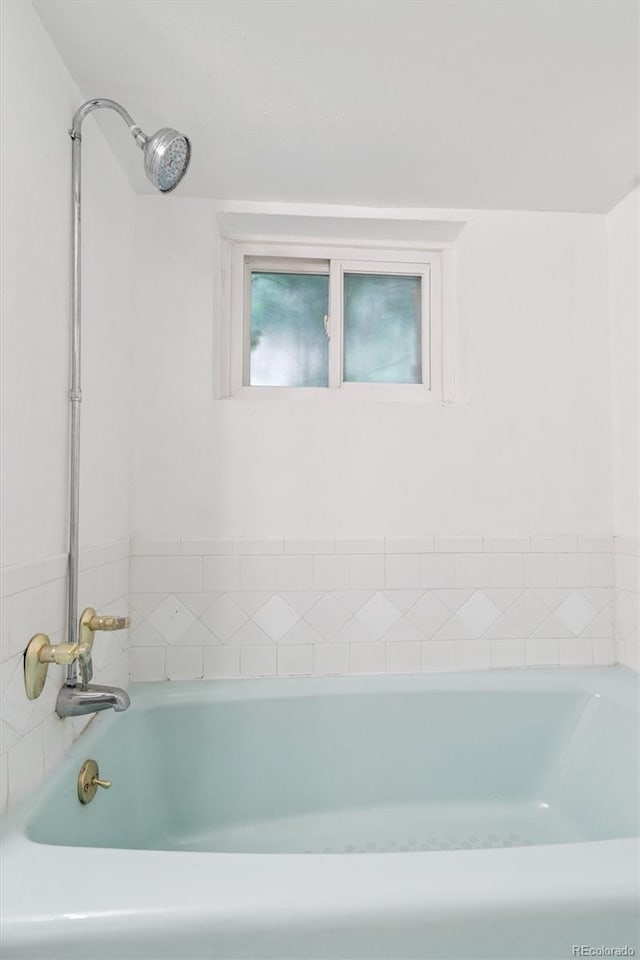 3154 N Columbine St, Denver, CO 80205 - bathroom with a bathtub