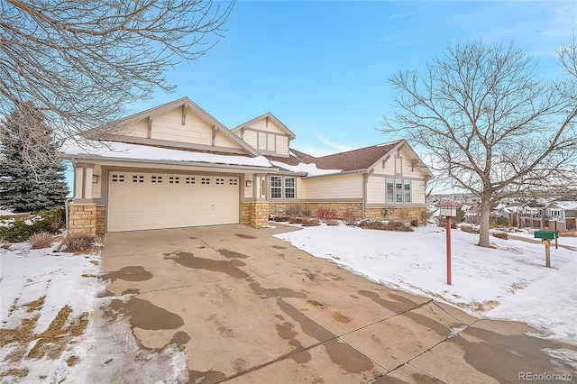 view of front facade featuring a garage