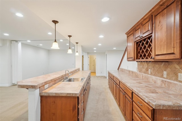 kitchen with light colored carpet, a sink, recessed lighting, decorative backsplash, and baseboards