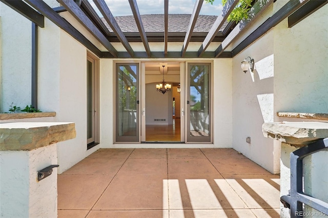 entrance to property with stucco siding