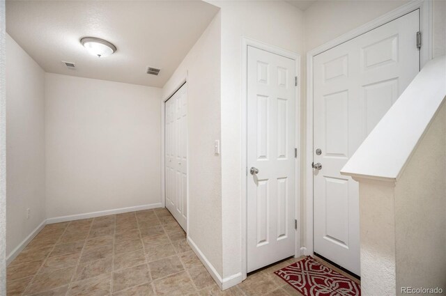 767 Roslyn St Unit 20, Denver, CO 80230 - entrance foyer with visible vents and baseboards