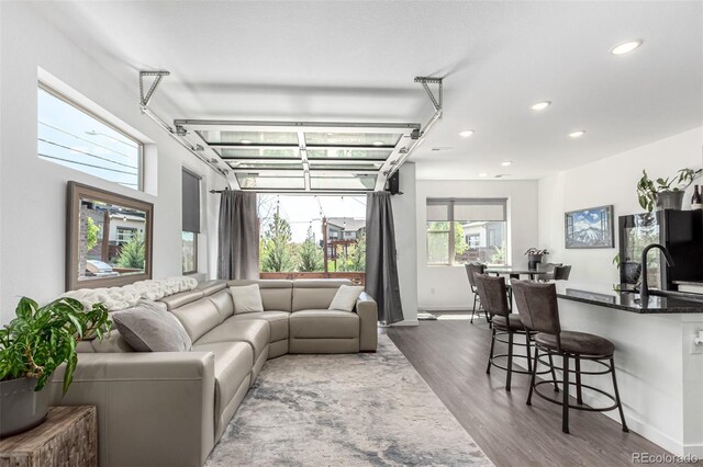 living area with dark wood-style flooring, recessed lighting, and baseboards