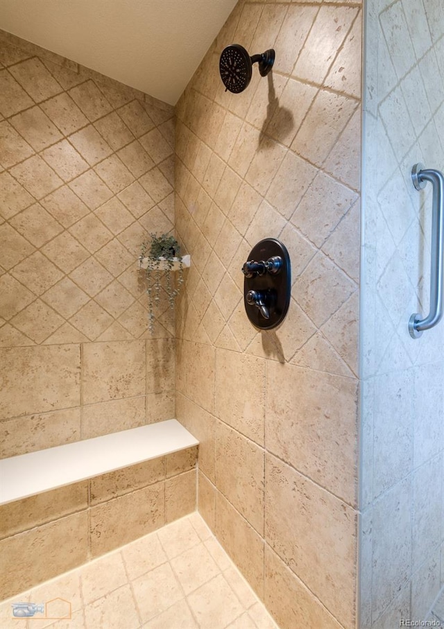 bathroom featuring a tile shower