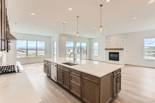 kitchen featuring a sink, plenty of natural light, light wood-style flooring, and recessed lighting