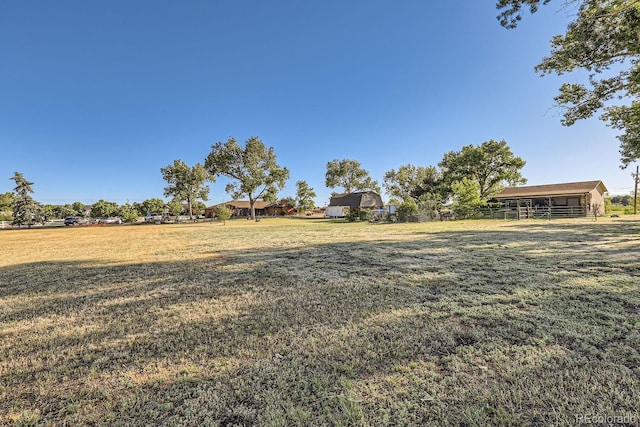 view of yard with an outbuilding and fence