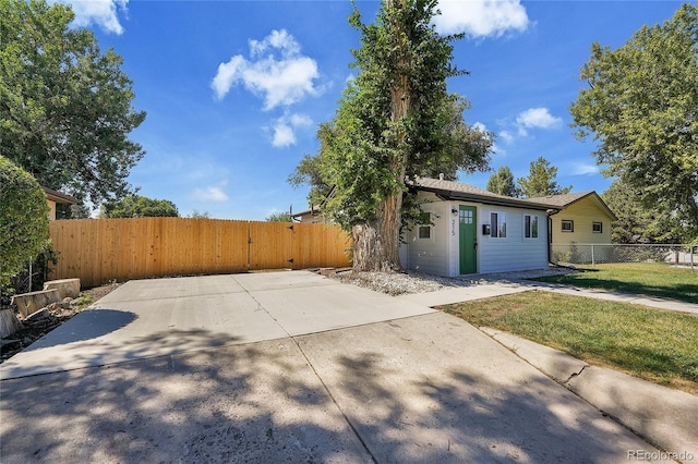 exterior space featuring a front lawn