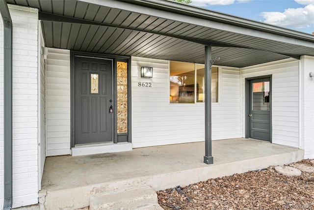 entrance to property featuring a porch