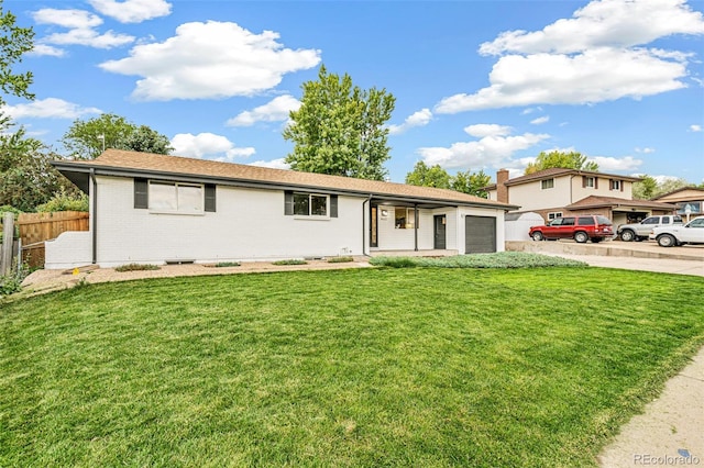 view of front of property featuring a front yard and a garage