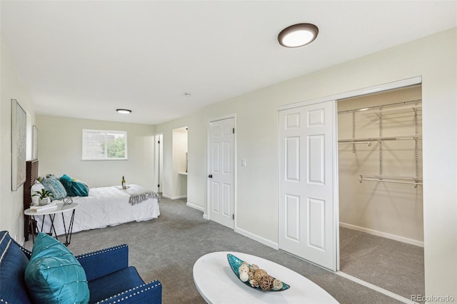 bedroom featuring a closet, carpet, and baseboards