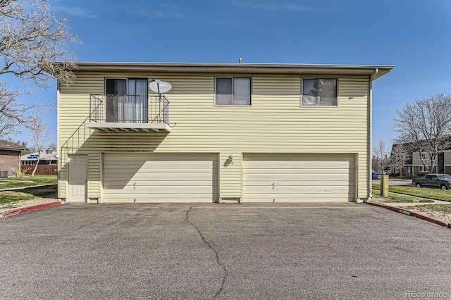 view of front of home featuring aphalt driveway and an attached garage