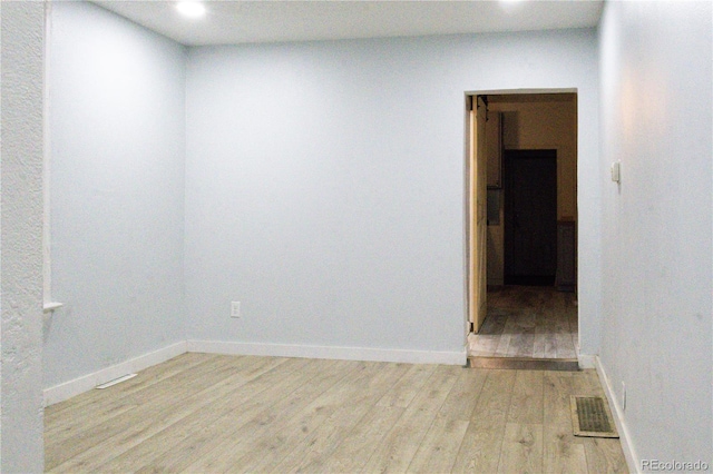 unfurnished room featuring visible vents, recessed lighting, light wood-style floors, and baseboards