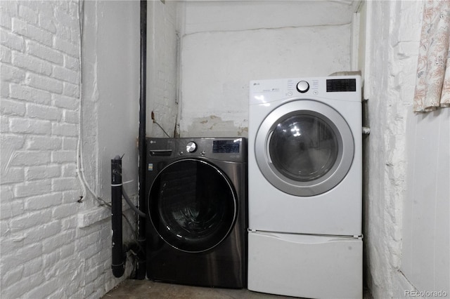 washroom featuring laundry area and washer and clothes dryer
