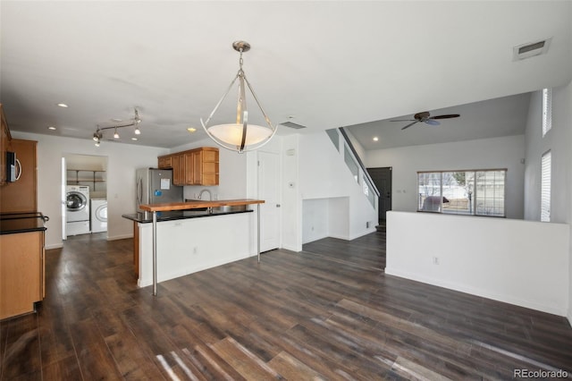 kitchen with independent washer and dryer, visible vents, dark wood finished floors, stainless steel appliances, and open floor plan