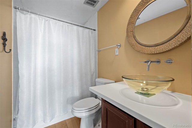 full bathroom with vanity, curtained shower, toilet, and visible vents