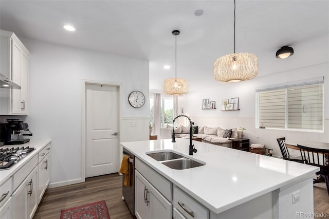 kitchen featuring a sink, appliances with stainless steel finishes, dark wood-type flooring, light countertops, and recessed lighting