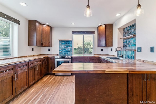 40192 Margaret Dr, Elizabeth, CO 80107 - kitchen with a sink, a peninsula, light wood-type flooring, recessed lighting, and stainless steel range with electric cooktop