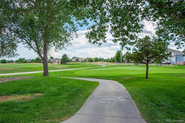 view of property's community featuring a lawn
