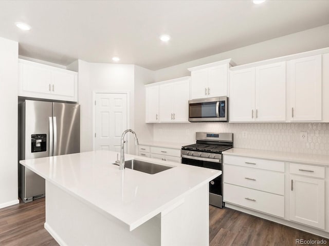 kitchen with a sink, stainless steel appliances, dark wood-type flooring, and backsplash