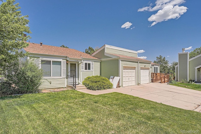 view of front facade featuring a front yard and a garage