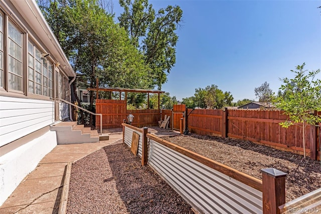 view of yard featuring a patio area