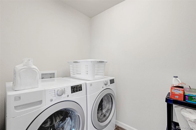 laundry room featuring washer and clothes dryer and baseboards