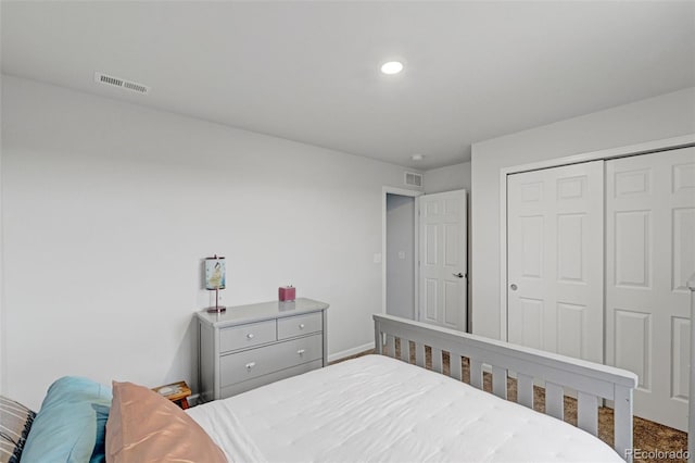bedroom with a closet, baseboards, and recessed lighting