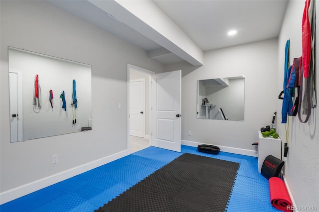 workout area featuring baseboards