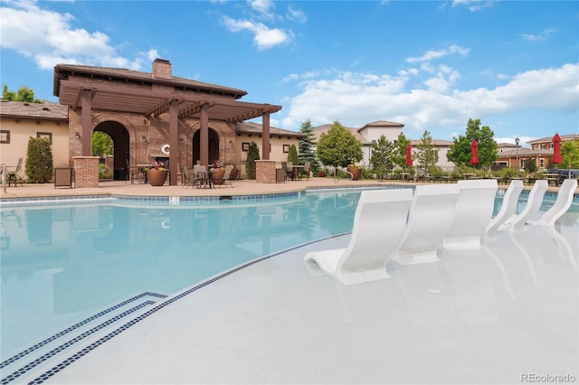 9724 Cantabria Pt, Lone Tree, CO 80124 - community pool with a pergola and a patio