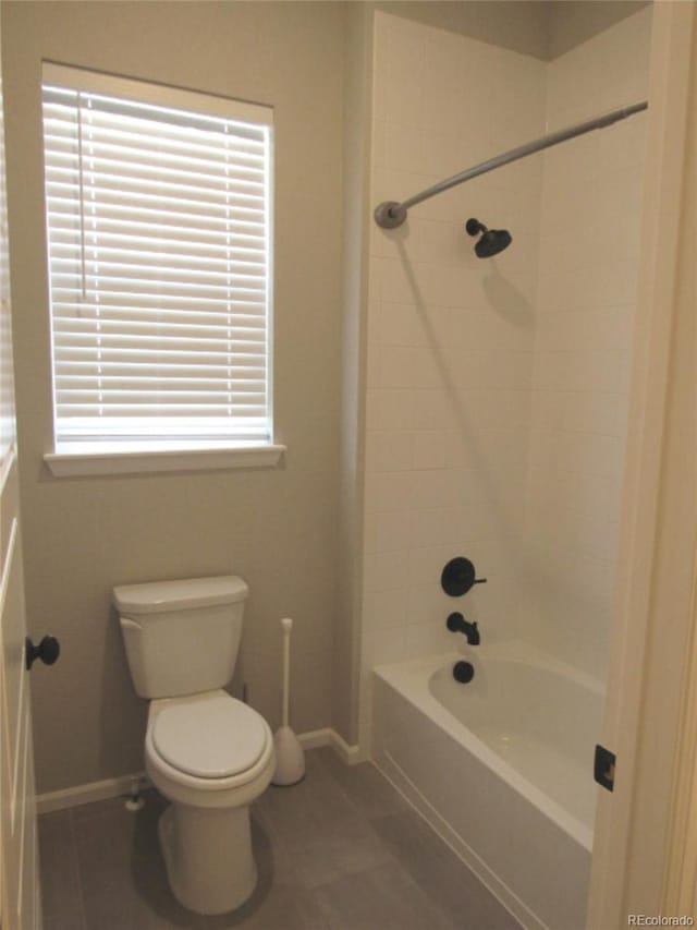 4580 S Ukraine Cir, Aurora, CO 80015 - full bath with toilet, baseboards, shower / tub combination, and vanity