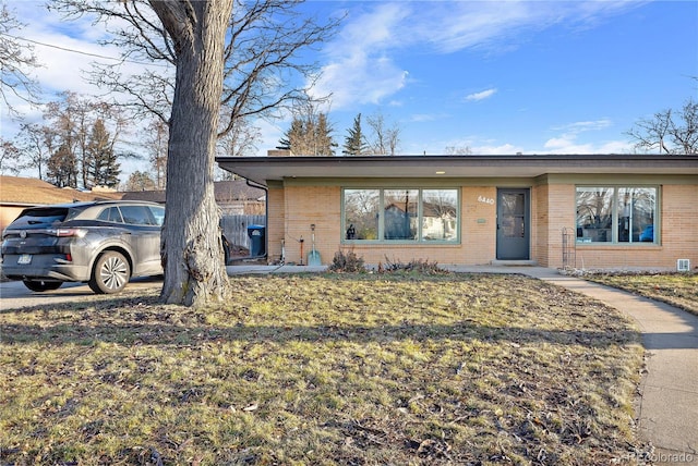 ranch-style house featuring a front lawn