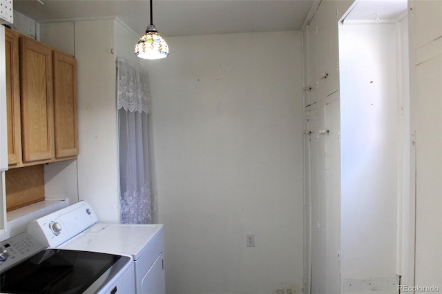 laundry room featuring cabinets and washer and clothes dryer