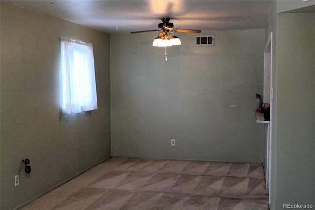 unfurnished room featuring carpet and ceiling fan