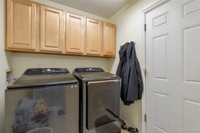 2246 S Ensenada St, Aurora, CO 80013 - laundry area with washing machine and dryer and cabinet space