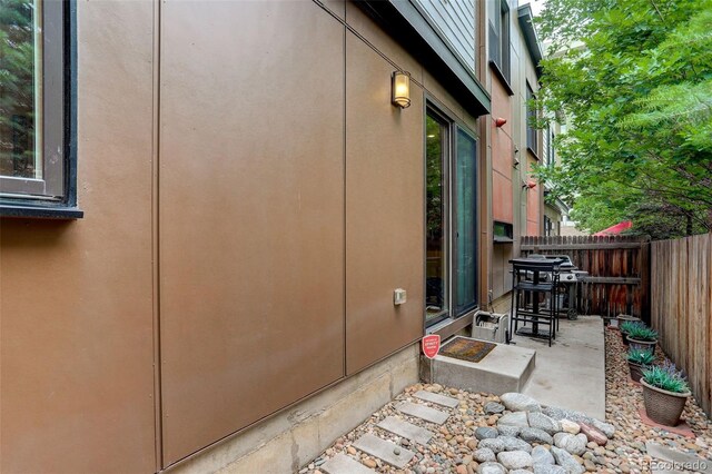 2138 N Glenarm Pl, Denver, CO 80205 - view of patio / terrace