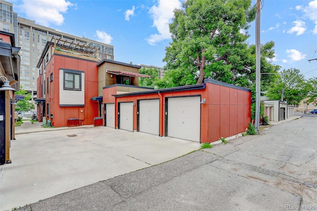 2138 N Glenarm Pl, Denver, CO 80205 - view of garage