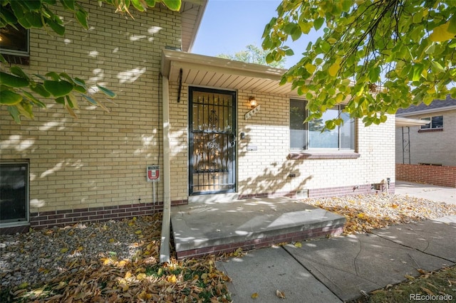 entrance to property featuring a patio