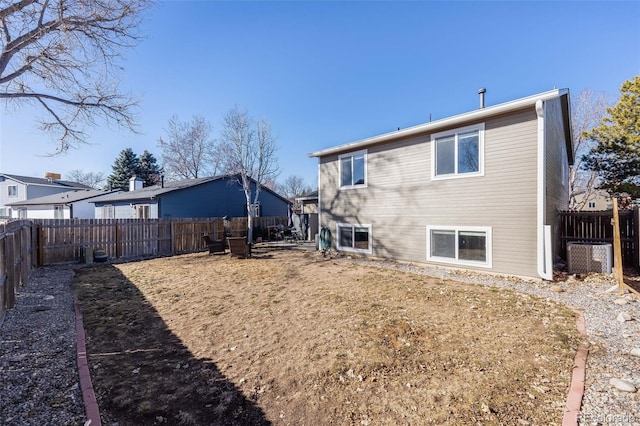 back of house featuring a yard