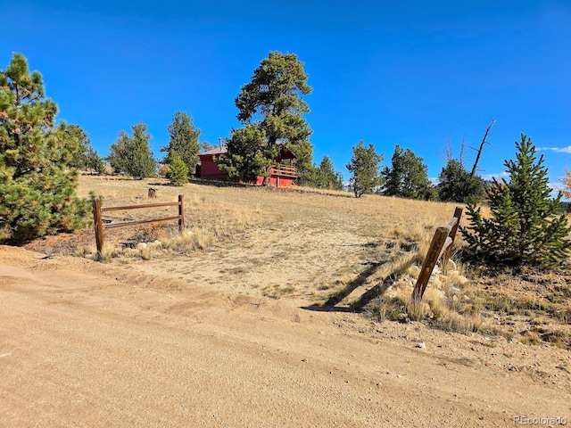 view of yard featuring a rural view