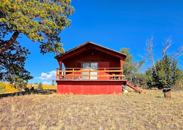 exterior space featuring an outbuilding