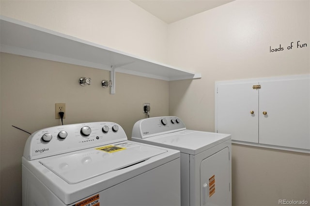 5808 E Hinsdale Pl, Centennial, CO 80112 - laundry room featuring washing machine and dryer
