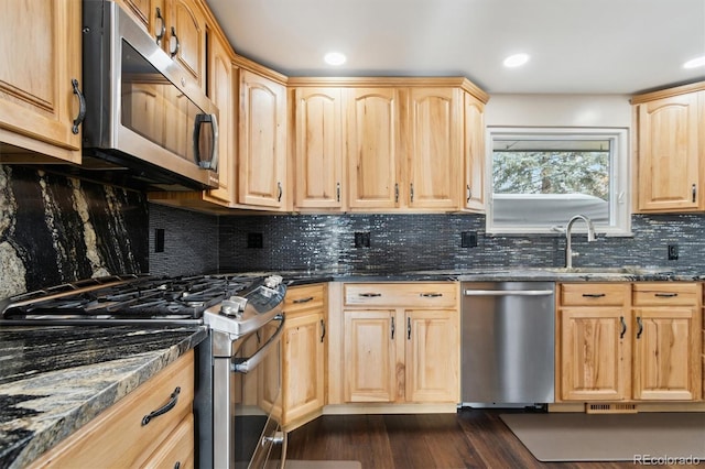 kitchen featuring stainless steel appliances, dark hardwood / wood-style flooring, light brown cabinets, sink, and tasteful backsplash