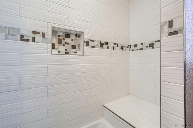 bathroom featuring a tile shower