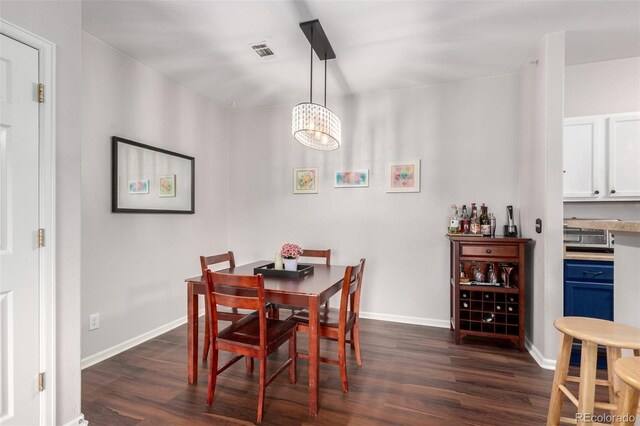 4451 S Ammons St Unit 5-307, Littleton, CO 80123 - dining space with visible vents, baseboards, dark wood-style floors, and an inviting chandelier