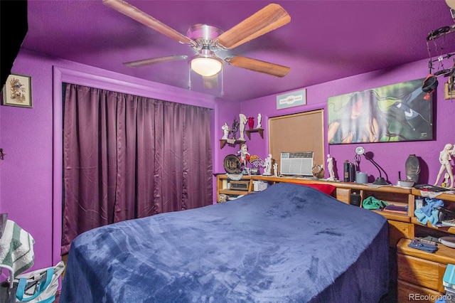 bedroom with ceiling fan