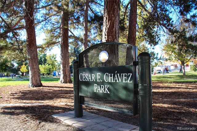 view of community / neighborhood sign