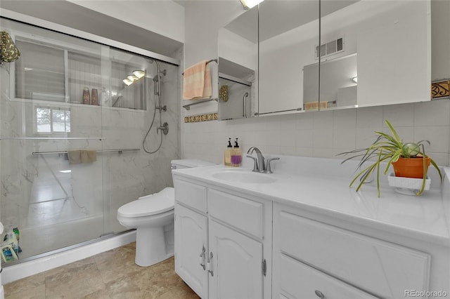 full bathroom with toilet, visible vents, vanity, a shower stall, and tasteful backsplash