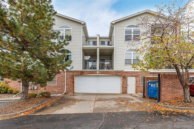 townhome / multi-family property featuring a garage