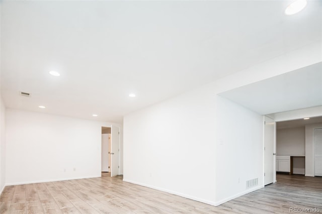 basement with light wood-style floors, baseboards, recessed lighting, and visible vents