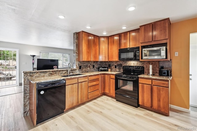 8460 Corona St, Denver, CO 80229 - kitchen featuring black appliances, plenty of natural light, light wood-style flooring, tasteful backsplash, and recessed lighting