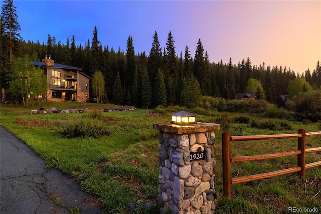 view of yard at dusk